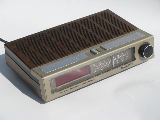 Retro Magnavox 298 AM/FM clock w/original box 1979 Hong Kong
