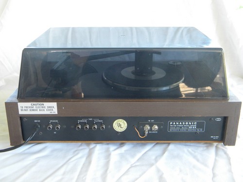 Retro Panasonic SD-84 phonograph turntable stereo record player
