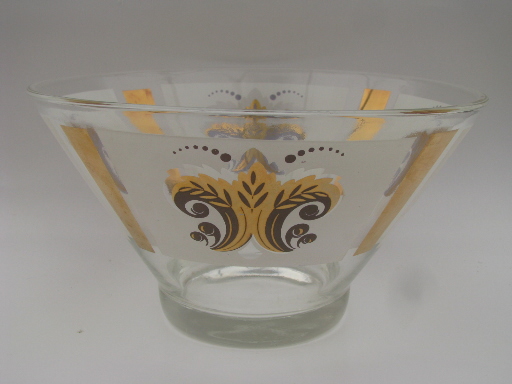 Retro vintage 60s glass chip and dip set, french fleur de lis print bowls