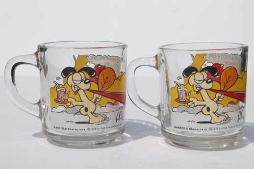 Retro vintage Anchor Hocking glass mugs w/ Garfield the cat