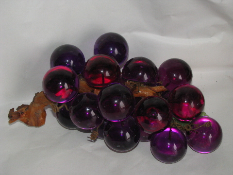 Retro vintage grape purple lucite bunch of grapes on driftwood
