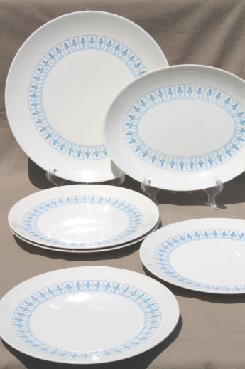 Richelieu fleur de lis pattern dinner plates, vintage Homer Laughlin blue & white china