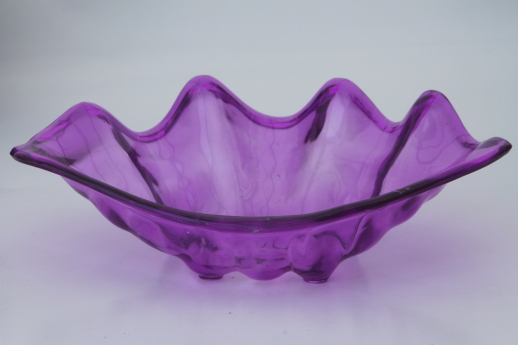Sea shell shaped plastic salad bowls for a luau or tiki party, ocean blue & purple