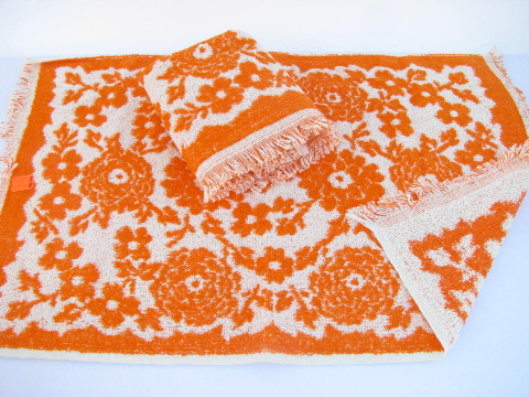 Unused vintage bath towel set w/ hand towels, bright orange flowers!