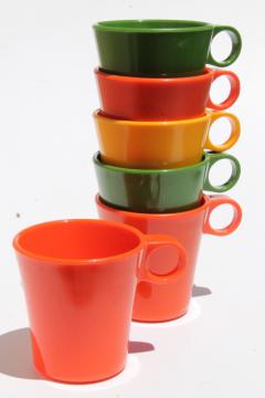 vintage Deka plastic coffee mugs, ring handle cups in retro avocado green, orange, harvest gold