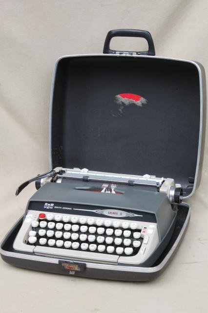 vintage Smith-Corona Galaxie II typewriter, retro portable typewriter w/ case 