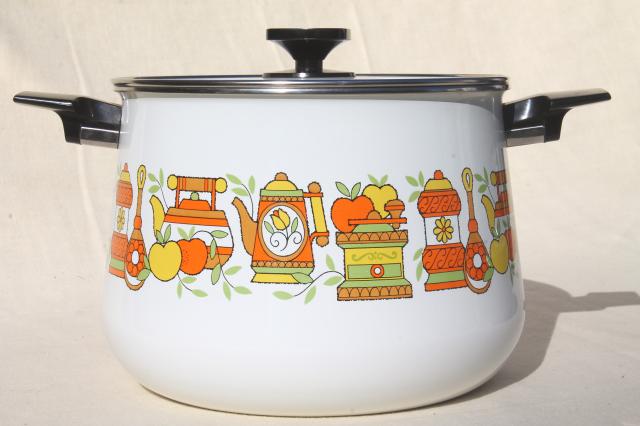 vintage West Bend lazy day slow cooker, kitchen print enamel pot & #5225 hot plate
