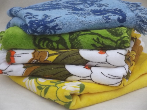 Vintage bath towels lot, retro blue & green pattern colors & daisy print