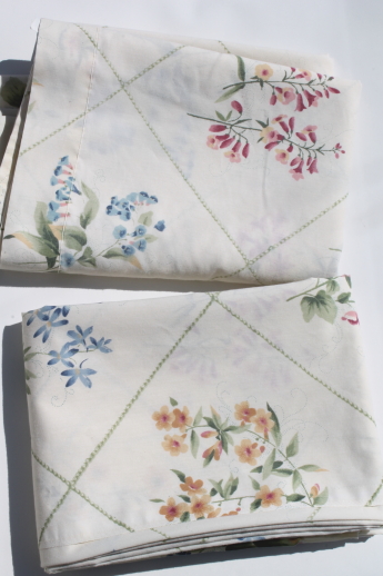 Vintage bed sheets lot, 60s 70s 80s flower print fabric in retro colors