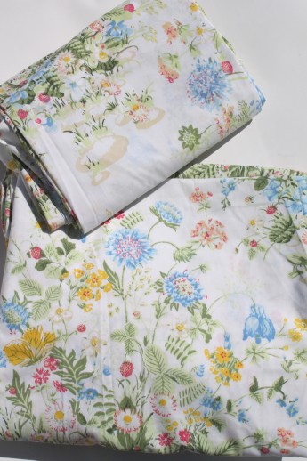 Vintage bed sheets lot, 60s 70s 80s flower print fabric in retro colors