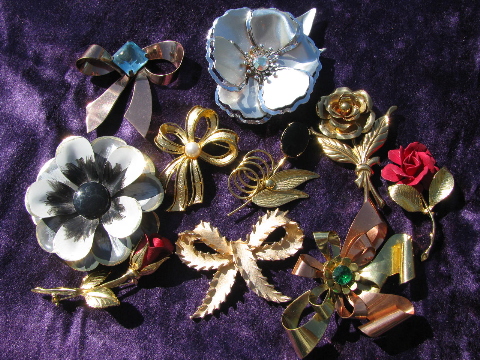 Vintage costume jewelry lot, ribbon bow pins, flower brooches