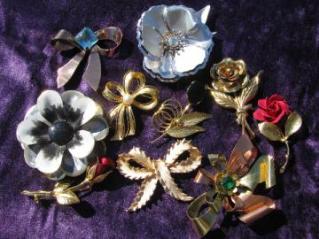Vintage costume jewelry lot, ribbon bow pins, flower brooches