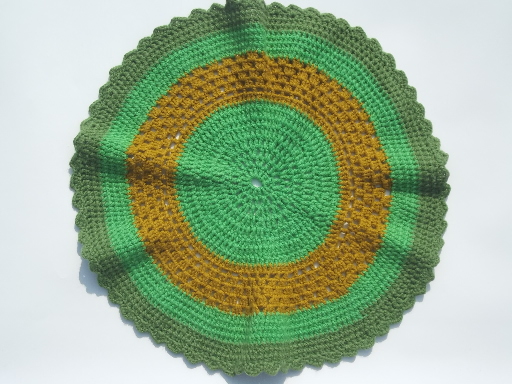 Vintage crochet placemats, chunky wool yarn doilies lot in retro green