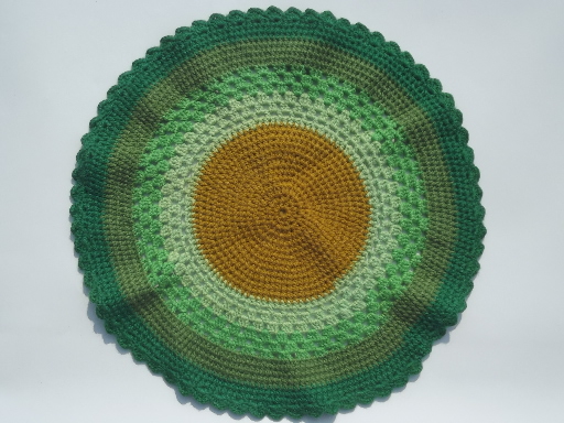 Vintage crochet placemats, chunky wool yarn doilies lot in retro green