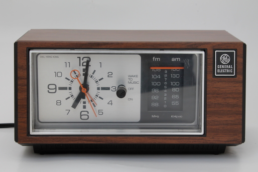 Vintage GE clock radio, bedside alarm clock w/ AM FM radio ...