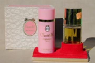 Vintage Houbigant Chantilly fragrance set, powder & eau de toilette spray