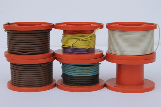Vintage Lionel train hookup wire spools, cable reels for flat bed load cargo