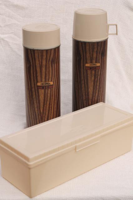 vintage plastic picnic travel lunchbox set, sandwich box & wood look grain Thermos bottles