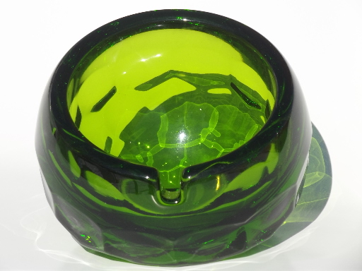 Vintage Viking Georgian glass ashtray w/ mod round ball shape in green