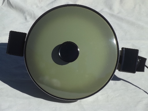 Vintage West Bend country kettle electric cooker, retro avocado green!