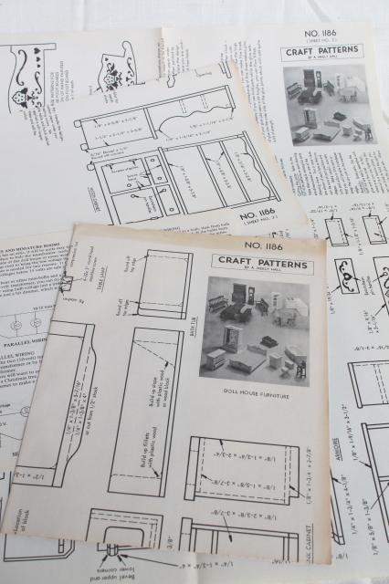 1970s vintage woodworking pattern for mid-century Ranch dollhouse doll house