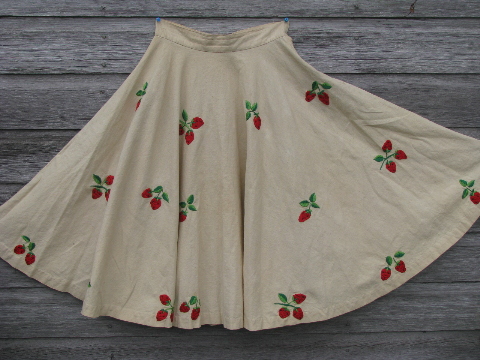 40s vintage circle skirt w/ embroidered strawberries, Taxco Mexico label