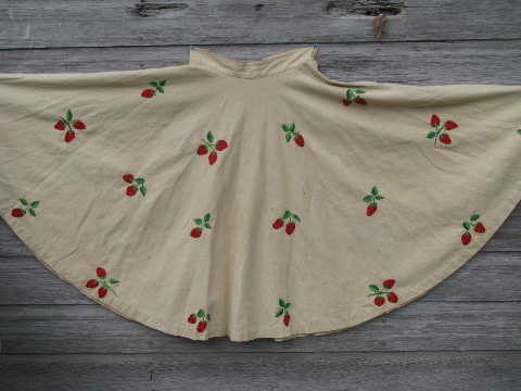 40s vintage circle skirt w/ embroidered strawberries, Taxco Mexico label