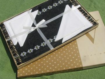 50s vintage raffia placemats set, daisies on black for mod luncheons