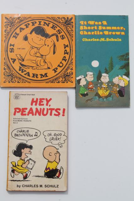 60s 70s vintage Peanuts Snoopy funnies paperback books Charles Schulz comic strips