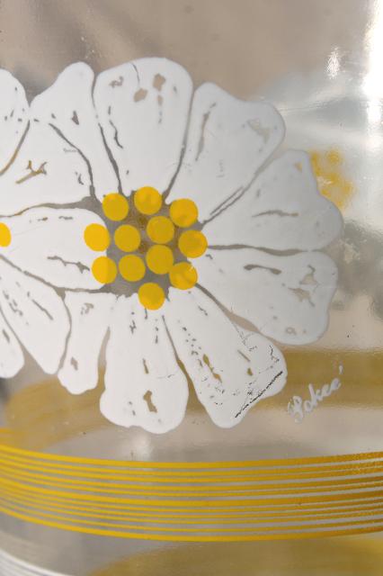 https://1stopretroshop.com/item-photos/60s-70s-vintage-glass-pitcher-daisies-yellow-white-striped-bands-flowers-1stopretroshop-nt116102-8.jpg