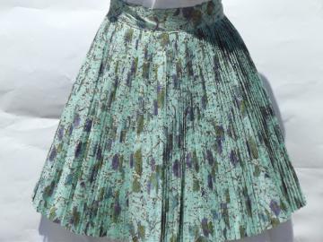 60s vintage cotton print apron, accordian pleated  fabric, full skirt