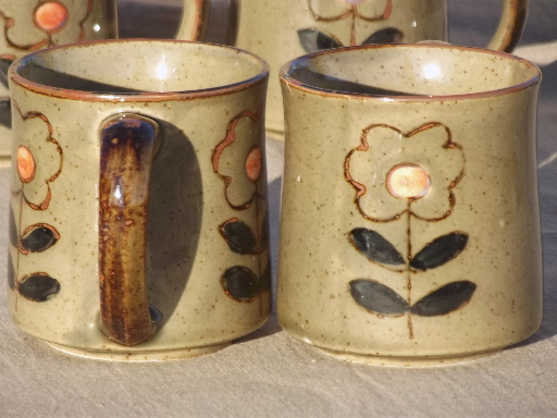 https://1stopretroshop.com/item-photos/70s-retro-daisy-flower-coffee-cups-vintage-stoneware-pottery-mugs-set-1stopretroshop-u1119132-3.jpg