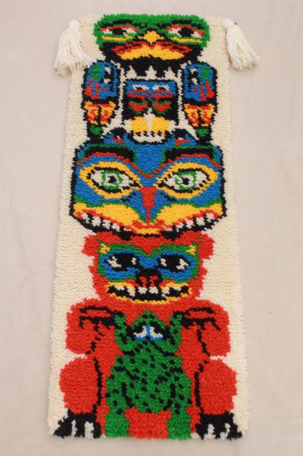 70s vintage Indian totem pole Native American tribal style shag rug latch hook yarn wall hanging