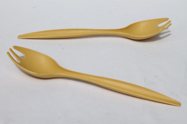 70s vintage harvest gold plastic Tupperware salad servers spoon fork sporks set