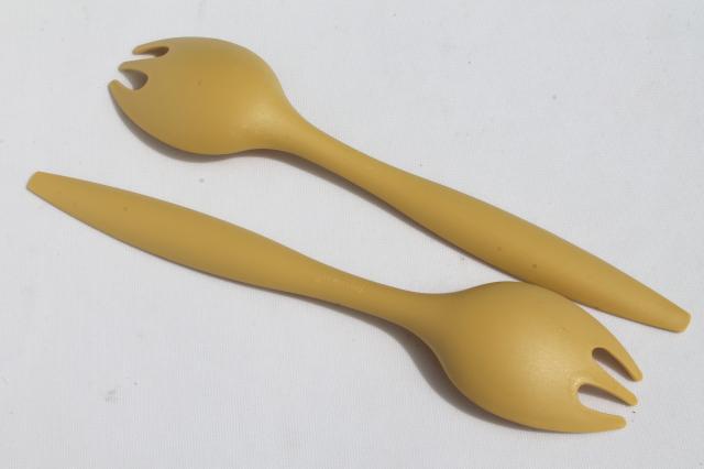 70s vintage harvest gold plastic Tupperware salad servers spoon fork sporks set