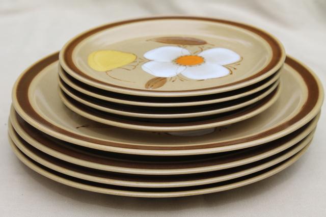 70s vintage heavy stoneware pottery dishes, plates w/ mod flowers, Hearthside Japan dogwood