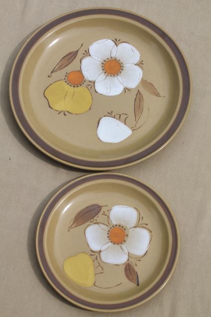 70s vintage heavy stoneware pottery dishes, plates w/ mod flowers, Hearthside Japan dogwood