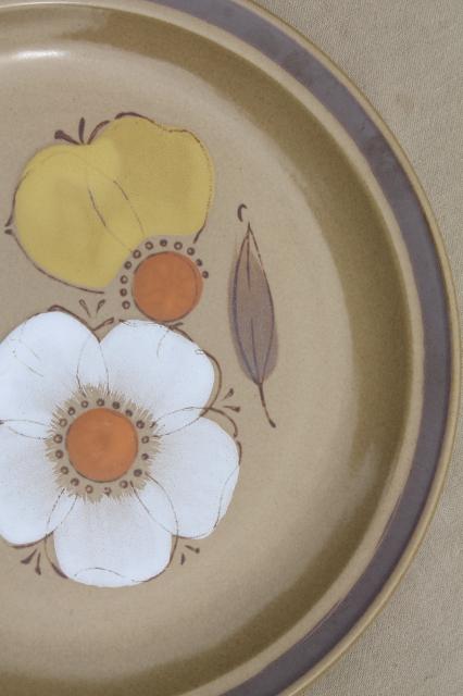 70s vintage heavy stoneware pottery dishes, plates w/ mod flowers, Hearthside Japan dogwood