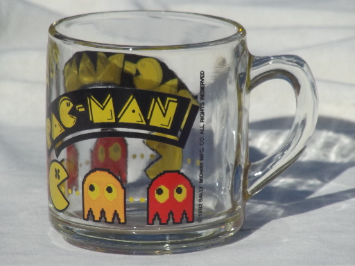 80s vintage Pac Man mug, retro Libbey glass coffee cup dated 1982