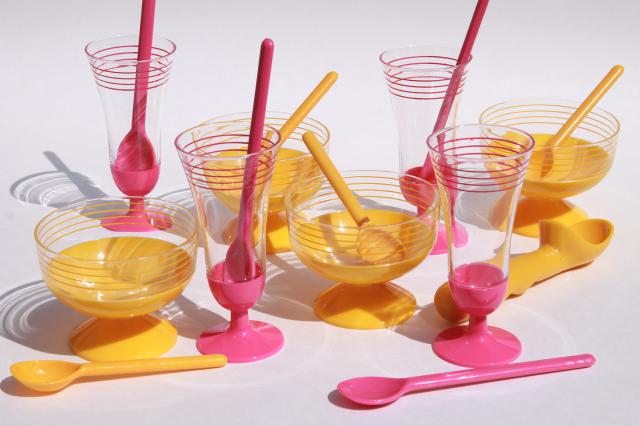 https://1stopretroshop.com/item-photos/90s-retro-plastic-ice-cream-sundae-dishes-bowls-soda-float-glasses-spoons-1stopretroshop-nt52365-2.jpg