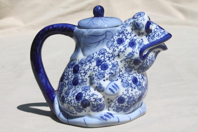 Chinese blue & white china teapot, frog & lily pad chinoiserie tea pot