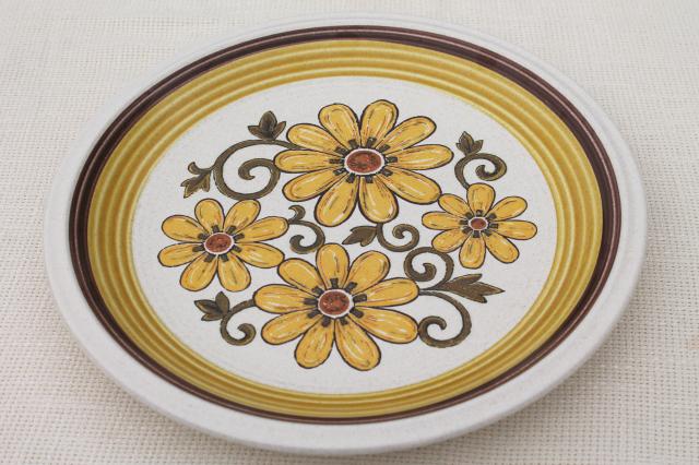 Fiesta flowers retro 70s vintage Japan stoneware dinner plates, Nu Stone International Silver