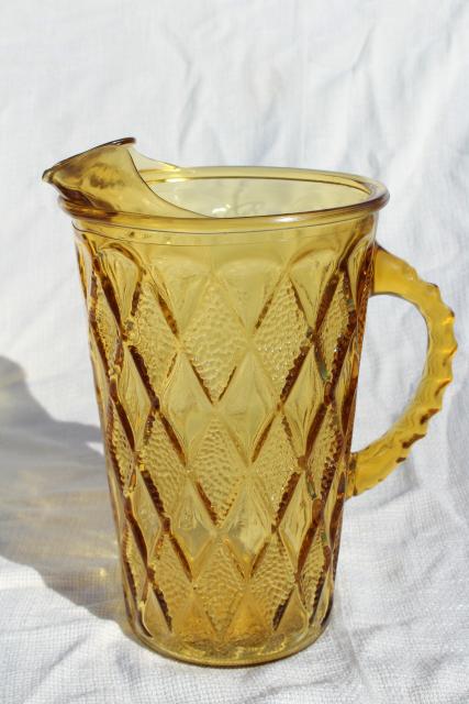 https://1stopretroshop.com/item-photos/Gemstone-diamond-pattern-vintage-Anchor-Hocking-pitcher-honey-gold-amber-glass-1stopretroshop-m217206-1.jpg