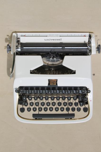 Underwood Universal Quiet Tab typewriter, mod vintage white portable typewriter w/ case 