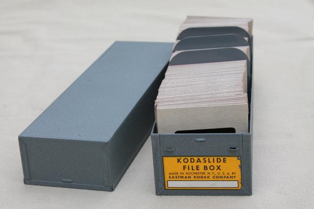 Vintage Golde / DeVry slide projector 300P w/ case & 100+ photo slides