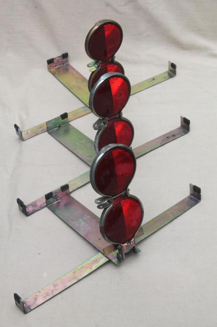 Vintage IH Reflector-Flares in metal case, trucker safety road flares