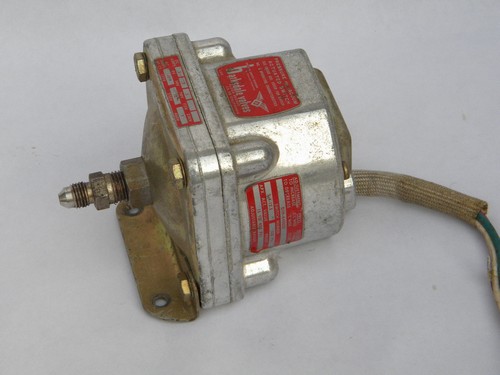 Barksdale pressure or vacuum activated switch D1H-A400SS