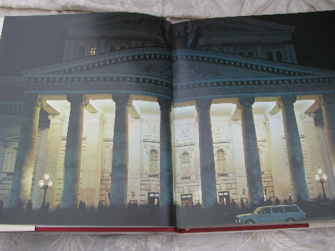 Bolshoi Russian ballet and opera, '79 English translation book w/ photos