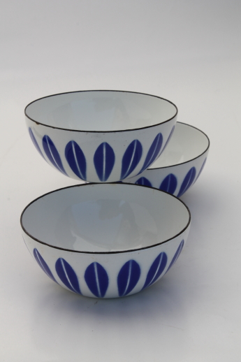 Cathrine Holm lotus sauce bowls, Scandinavian modern vintage blue & white enamelware