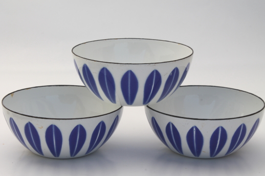 Cathrine Holm lotus sauce bowls, Scandinavian modern vintage blue & white enamelware